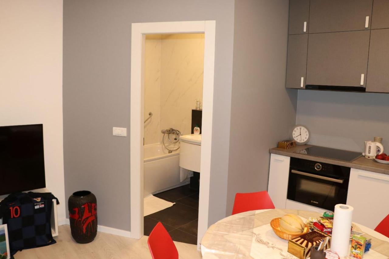 אומיס Apartman Gusar -Top Position, Close To The Center And The Beach, Fully Equipped מראה חיצוני תמונה