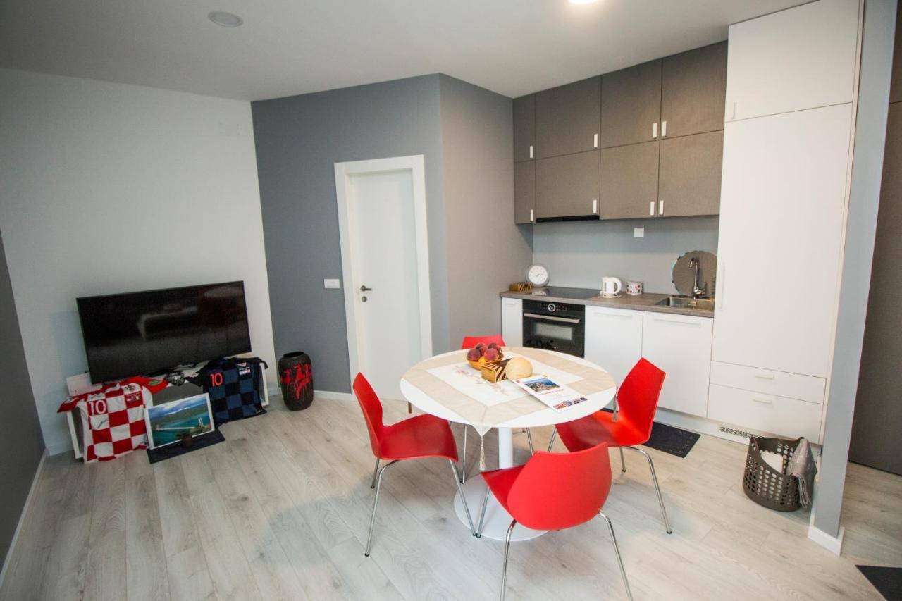 אומיס Apartman Gusar -Top Position, Close To The Center And The Beach, Fully Equipped מראה חיצוני תמונה